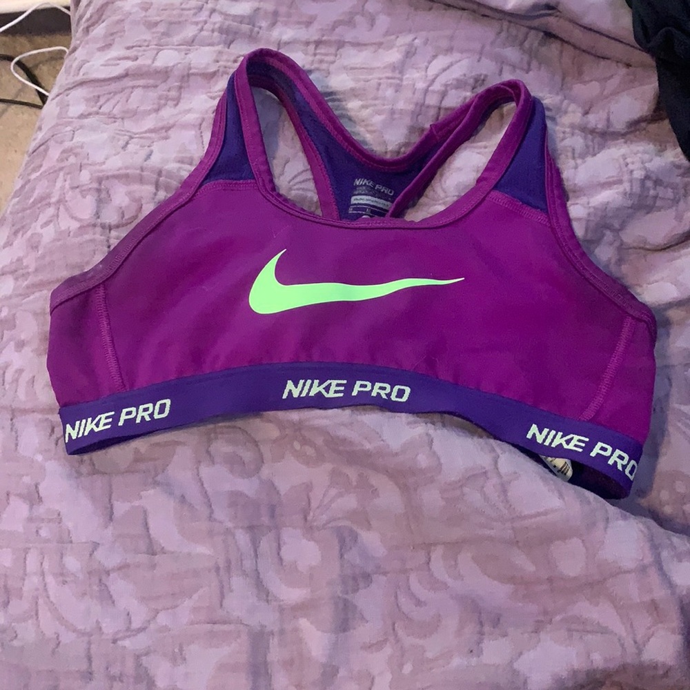Nike sports bra size Medium